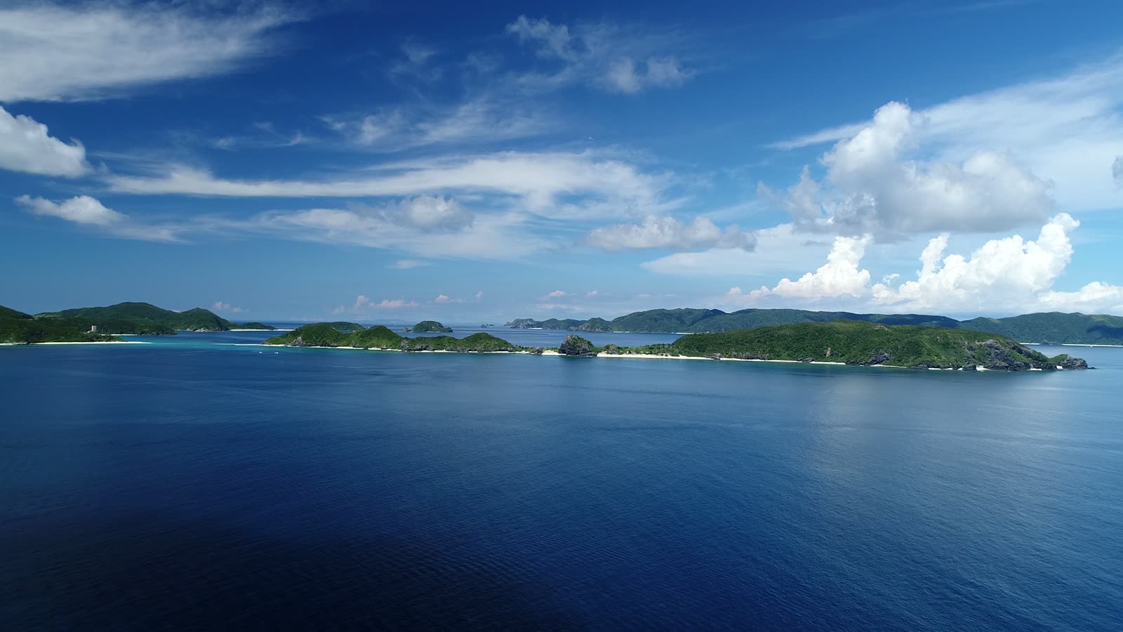 慶良間諸島。座間味も渡嘉敷も、この島々の一部です