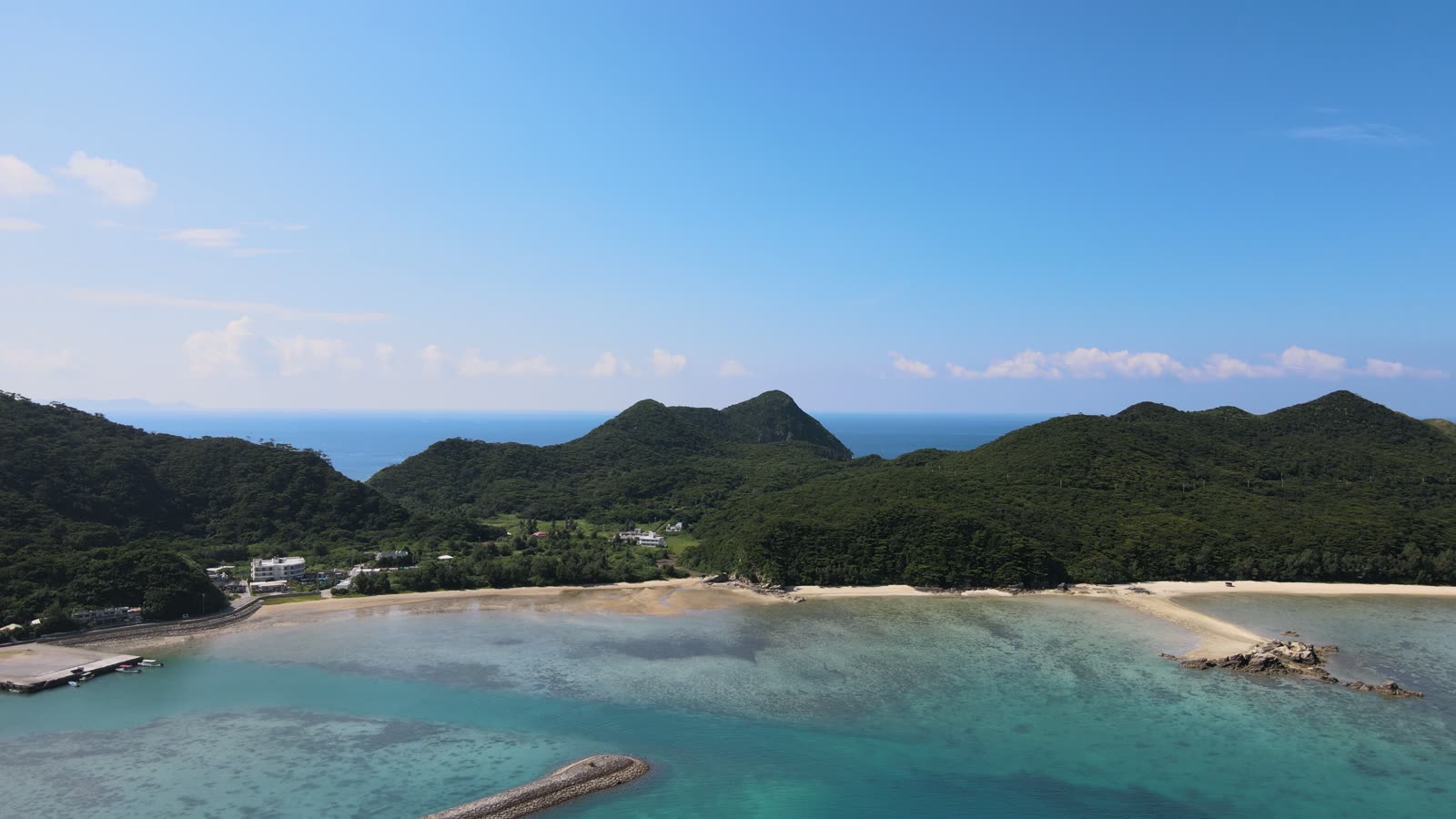 2020年8月。浜と浅瀬の色がいちばん明るく出る時期