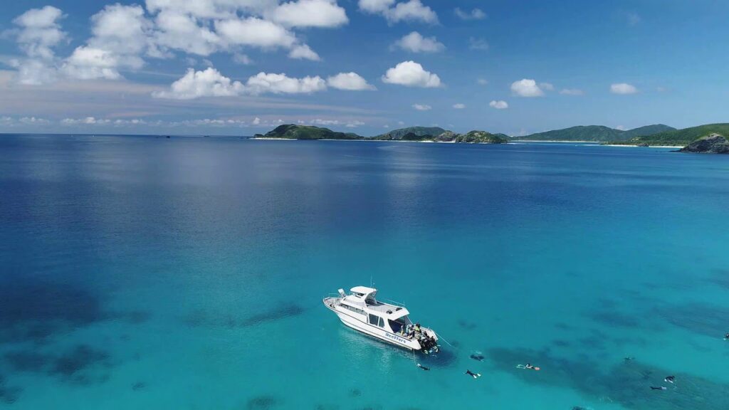 唐馬の浜とイノーの浜 ― 大岳を越えて、島の東へ
